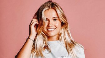 Asyik Foto, Pacar Frenkie de Jong Dibikin Kesal Presiden Barcelona