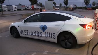 Kemudikan Mobil Elektrik Tesla, YouTuber Pecahkan Rekor Jarak Terjauh