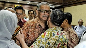 Terdakwa kasus dugaan suap proyek PLTU Riau-1, mantan Dirut PLN Sofyan Basir menjalani sidang lanjutan dengan agenda pembacaan putusan sela di Pengadilan Tipikor, Jakarta, Senin (8/7). [Suara.com/Muhaimin A Untung]