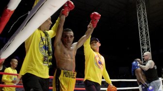 Tinju Dunia: Roboh 2 Kali, Tibo Monabesa Pertahankan Sabuk WBC International