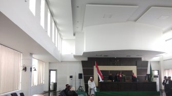 Dipenjara 3 Tahun, Habib Bahar bin Smith Langsung Cium Bendera Merah Putih