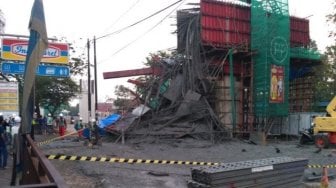 Coran Tiang Penyangga Proyek Tol BORR Ambruk, Jalan Menuju Parung Ditutup