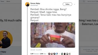 Tidak Diduga, Begini Cara Kreatif Penjual Petasan Menjajakan Dagangannya