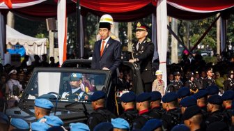 Jokowi Beri Bintang Bhayangkara Nararya ke 4 Polisi di Hari Bhayangkara