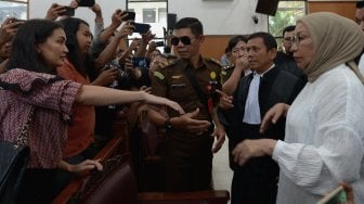 Keharuan Atiqah Hasiholan Syukuri Vonis 2 Tahun Ratna Sarumpaet