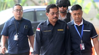 Terjaring OTT, Begini Ekspresi Gubernur Kepri saat Tiba di KPK