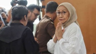 Pura-Pura Digebuki, Ratna Sarumpaet Ibunda Atiqah Hasiholan Sebut Hoaks Bikinannya Menarik di Politik