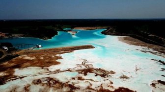 Danau Indah Ini Viral Dikunjungi Turis, Aslinya Sisa Limbah Berbahaya