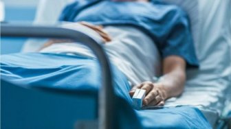 Dinyatakan Meninggal oleh Dokter, Pria Ini Tiba-tiba Bangun Pemakamannya