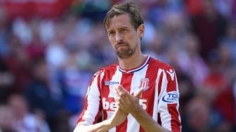 Gara-gara Cristiano Ronaldo, Selebrasi 'Robot' Peter Crouch Tenggelam dari Ingatan Anak-anak