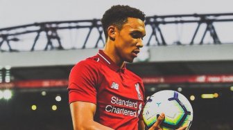 Mantan Bek MU ini Sebut Wan-Bissaka Lebih Hebat dari Trent Alexander