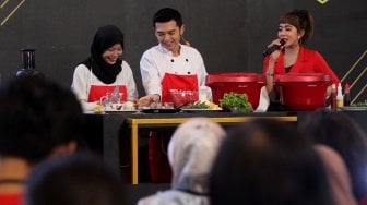 Buka Kelas Masak, Nicky Tirta Ditaksir Muridnya