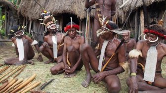 Aktivis Papua Percaya Diri Pakai Koteka saat Jalani Sidang