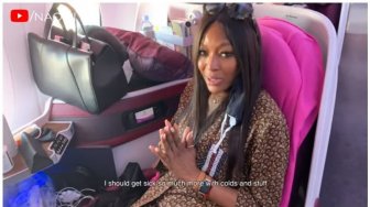 Repot Banget, Begini Kebiasaan Unik Naomi Campbell Sebelum Naik Pesawat