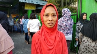 Hari Pertama Sekolah, Korban Kebakaran Tebet Dapat Bantuan Seragam