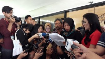 Dipidana karena Rekam Aksi Mesum Eks Atasan, Baiq Nuril Curhat ke Jokowi