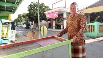 Tukang Bubur Naik Haji Ternyata Ada, Setiap Hari Taruh Uang di Bawah Kasur