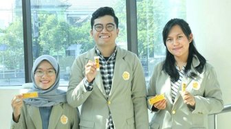 Keren Banget, Mahasiswa UGM Olah Limbah Ceker Jadi Obat Patah Tulang