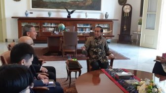 Jokowi Bertemu Menlu Singapura Bahas Ruang Kendali Udara Penerbangan