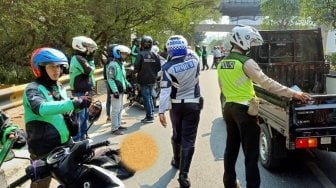 Tersenggol Truk Sampah Pemprov DKI, Pengemudi Ojek Online Tewas di Tempat