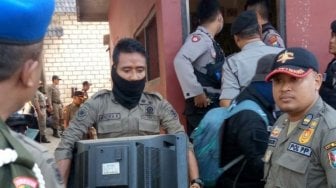 Gerebek Tempat Karaoke Liar, Satpol PP Tuban Sita KTP Tiga Pemandu Lagu