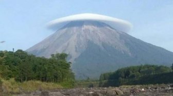 Gunung Semeru Kembali Dibuka Untuk Pendakian 1 April 2021