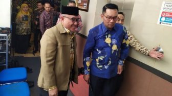 Beda Dengan Wali Kota Idris, Ini Cara Emil Kurangi Stres Warga Depok