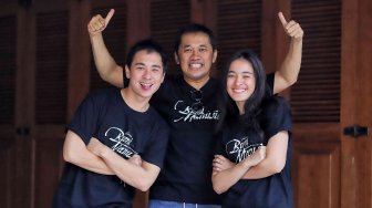 Kompaknya Hanung Bramantyo dan Cast Bumi Manusia