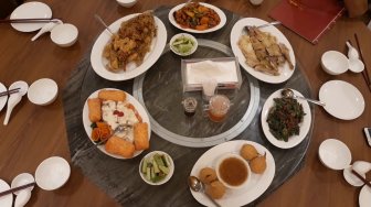 Tradisi Kumpul dan Makan Bersama Keluarga Besar di Restoran Angke