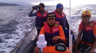Kehabisan BBM, Jukung Nelayan Hanyut di Selat Lombok