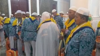 8 Tahun Menabung, Penjual Gorengan di Sumut Akhirnya Berangkat Haji
