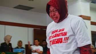 Risma Bertahan di Surabaya, Lepaskan Ambisi Kekuasaan Demi Kemanusiaan