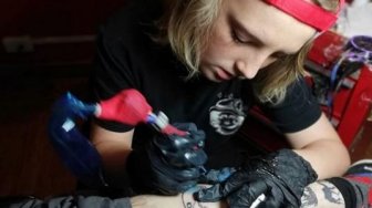 Baru 13 Tahun, Remaja Ini Sudah Jadi Seniman Tato Profesional
