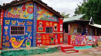 Rainbow Village, Desa Puspa Warna yang Bertahan dari Ancaman Penggusuran