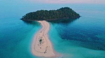 Cantiknya Hamparan Pasir Putih di Pulau Bogisa Gorontalo