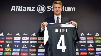 Resmi Pakai Nomor 4 di Juventus, De Ligt Takkan Terbebani Harga Mahalnya