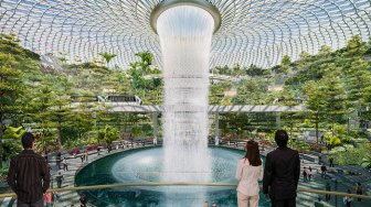 Main ke Jewel Changi, Intip Air Terjun Indoor Tertinggi di Singapura