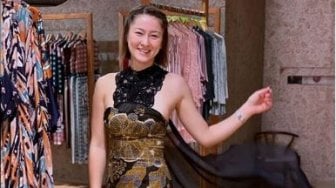 Keren, Pebulutangkis Cantik Australia Bangga pakai Batik Indonesia