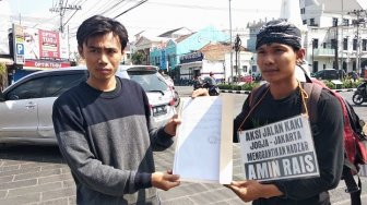 Lilik Jalan Kaki Jogya - Jakarta, Mahasiswa Miskin Titip Surat buat Jokowi