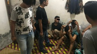 Gerebek Rumah yang Digunakan Untuk Berjudi, Satu Oknum Polisi Diamankan