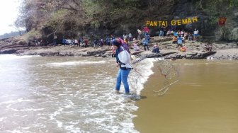 Tak seperti Biasa, Imbas Isu Tsunami Pantai Gemah Tulunggung Bak 'Kuburan'