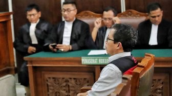 Terdakwa kasus dugaan penghilangan barang bukti pengaturan skor, Joko Driyono menjalani sidang putusan di Pengadilan Negeri Jakarta Selatan, Jakarta, Selasa (23/7). ANTARA FOTO/Sigid Kurniawan