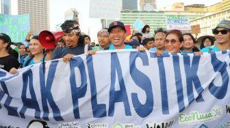 Selain Curi Ikan, Menteri Susi Ingin Tenggelamkan Pembuang Plastik ke Laut