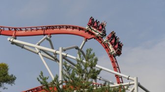 Taman Hiburan Dibuka, Tapi Naik Roller Coaster di Jepang Dilarang Teriak