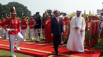 Bertemu Jokowi, Sepatu Putra Mahkota Abu Dhabi Jadi Sorotan Warganet