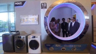 Produk Aqua Japan di Acara Media Kick Off 2019 di Jakarta, Rabu (24/7). [Suara.com/Muhaimin A Untung]
