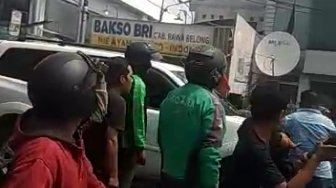 Warung Terbakar karena Aksi Geber-geber Motor, Satpam Diamuk Warga