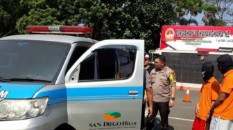 Ngeri! Geng Jakarta - Tangerang Tawuran Pakai Mobil Jenazah