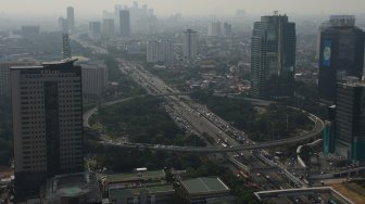 Udara Jakarta Buruk, Anies Sebut Kendaraan di Jalan Tol Jadi Penyebab