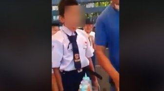 Bentak Pedagang sampai Banting Botol, Aksi Siswa SMP Ini Jadi Viral